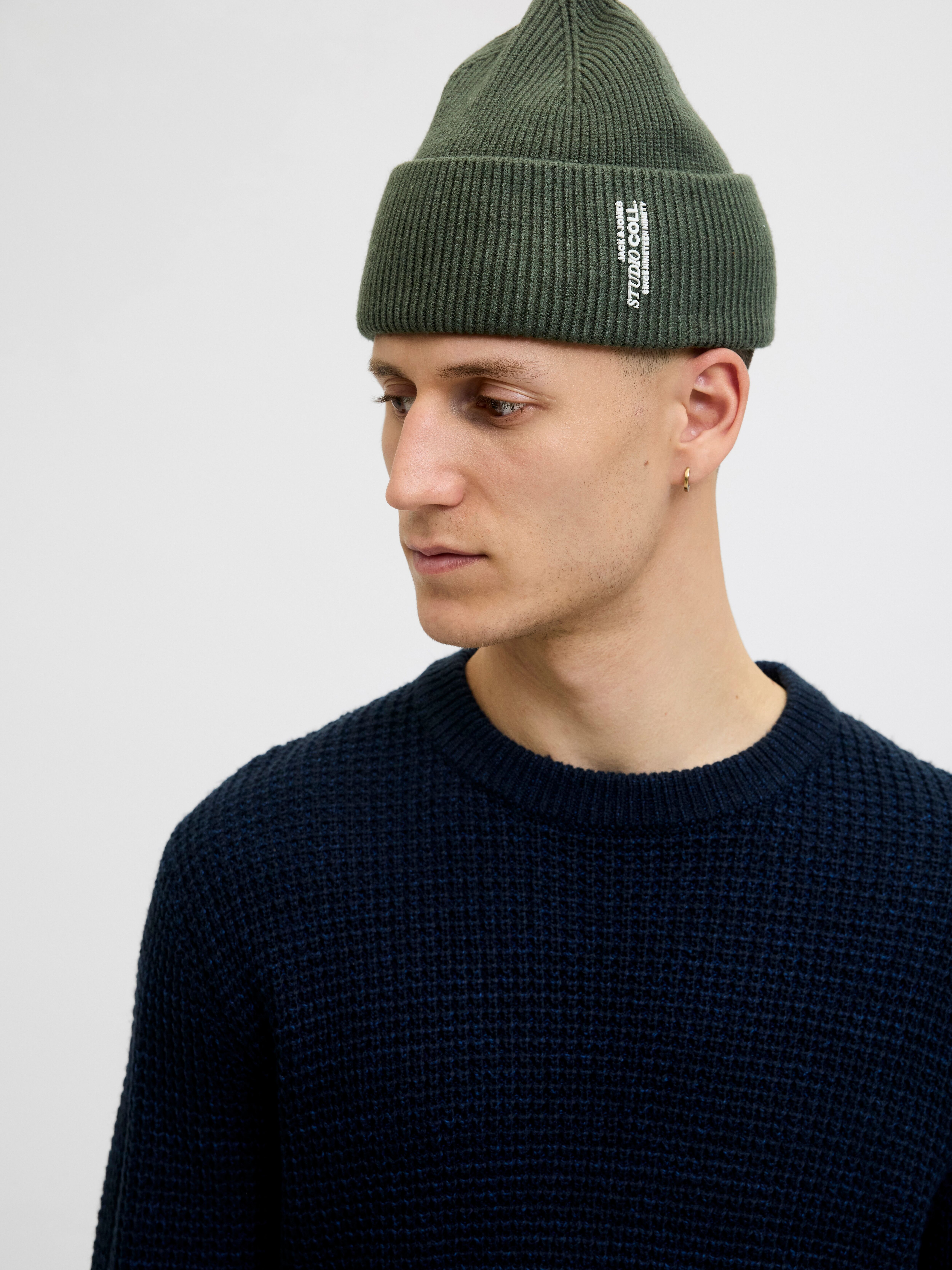 Beanie JACK & JONES "JACCOLL REGULAR BEANIE NOOS", Herren, grün (duffel bag), Strick, Viskosemischung, bedruckt, Mützen Beanie duffel bag Einheitsgröße