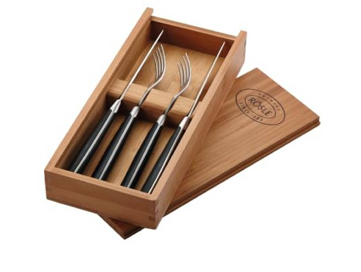 RÖSLE Steakbesteck 4-tlg., Hochwertige Steakmesser mit scharf geschliffener Klinge aus Klingenspezialstahl mit passender Steakgabel, POM, inkl. praktischer Holzbox, 25 x 11 x 4 cm