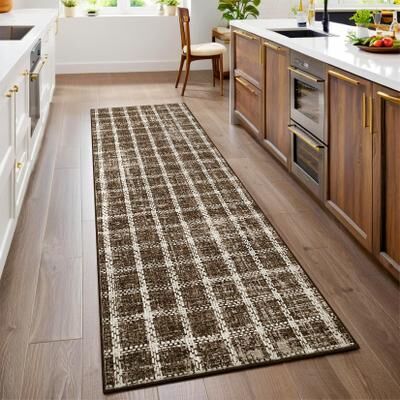 Garvee Distressed Geometric Checkered Area Rug