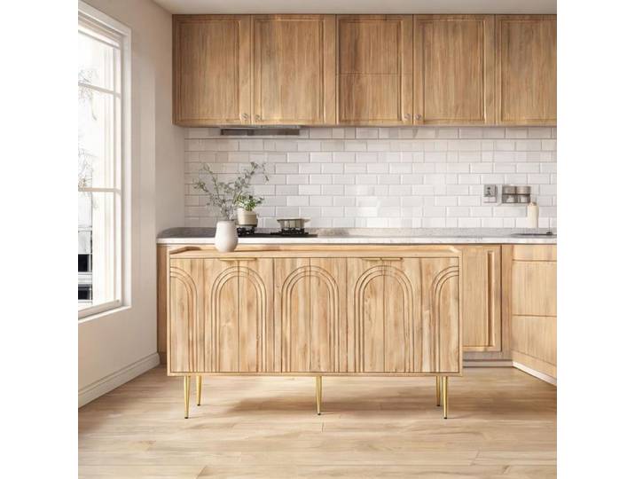 Buffet meuble de rangement 140x38x75 cm en MDF finition bois clair naturel 4 portes design galbé pieds dorés style moderne