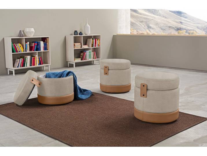 Hocker EGOITALIANO Tonder, Designhocker als Blickfang mit tollen Details, B/T 50/50cm , grau (opal grau), B:50cm H:50cm T:50cm, Luxus-Micofaser Lederoptik (100% Polyester) ist ein neues technisches Gewebe mit einem visuellen und taktilen Aspekt, der dem Nubuk sehr nahe kommt, mit innovativen Eigenschaften. Seine ausserordentliche Weichheit kommt von einem exklusiven Produktionsprozess, der Unreinheiten und Unregelmässigkeiten beseitigt. Das Ergebnis ist eine bemerkenswert samtige Faser, die durch das Vorhandensein von Körnern verstärkt wird. Von der einfarbigen Eleganz der warmen Farben und der Vielfalt an trendigen Farben, die es zu seiner eigenen Stärke und Persönlichkeit machen., Hocker, Hocker, inkl. praktischem Stauraum als funktionale Stauraummöglichkeit