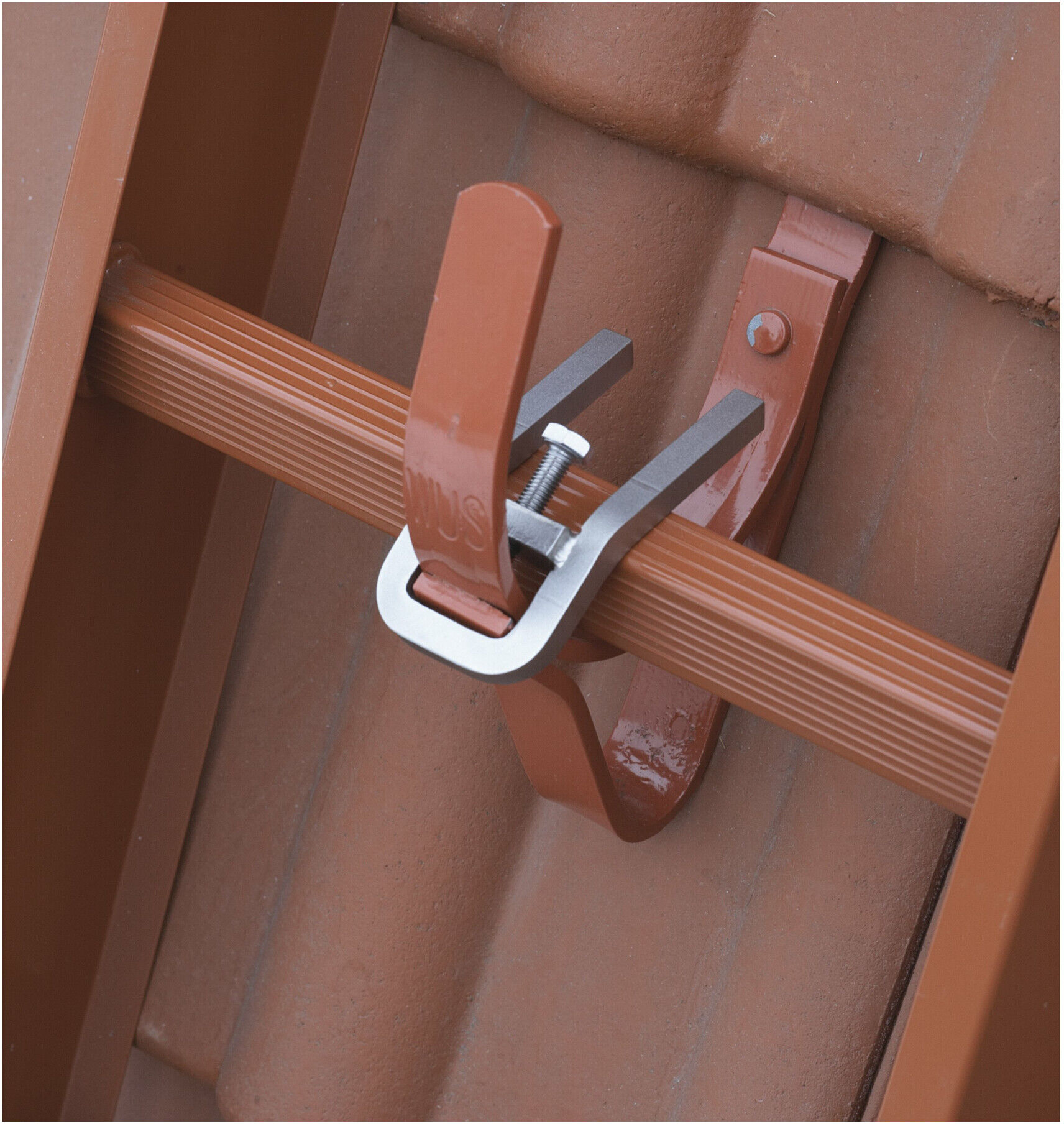 ZARGES Dachleitern-Sicherungshaken aus Aluminium mit Gummipuffer und Befestigungsmaterial (41695)