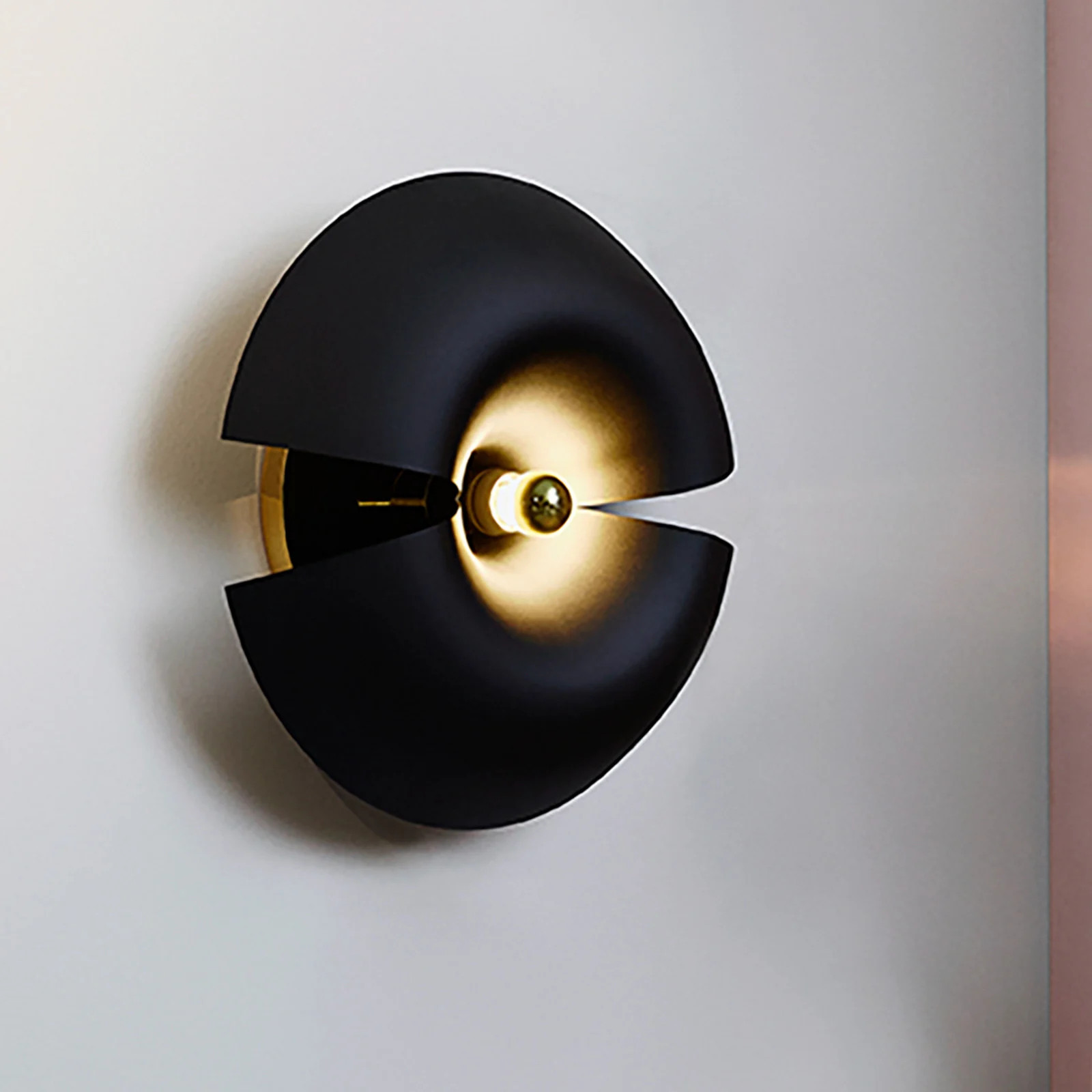 AYTM Cycnus Wandlamp - Zwart/Goud - Rond - Aluminium - Diameter: 45 cm