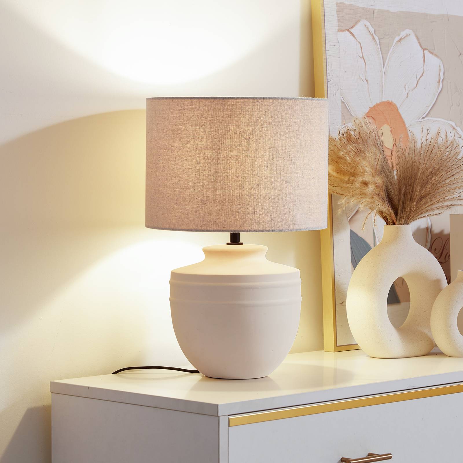 Tischlampe Thalassia Lindby, creme / amber, für Flurbereich, Keramik, Tischlampe