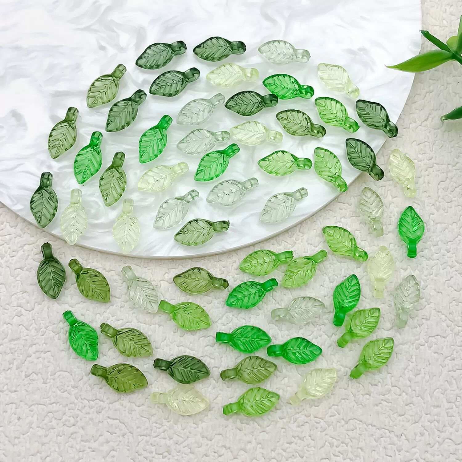 INF Acryl Mini Blatt Anhänger für DIY Schmuckherstellung - 60 Stück