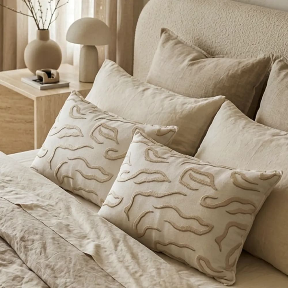 TAPIDECOR Cojín lino blanco bordado beige pestaña mínima 70x50 cm