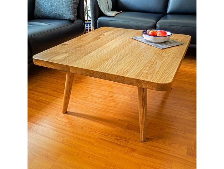 Couchtisch aus Massivholz Esche