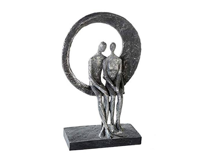 Casablanca Statue Couple Love Place\, Résine Gris Argentée 30 cm Un joli symbole de complicité amoureuse. Trouve sa place au salon comme au bureau. Une jolie idée cadeau à offrir.