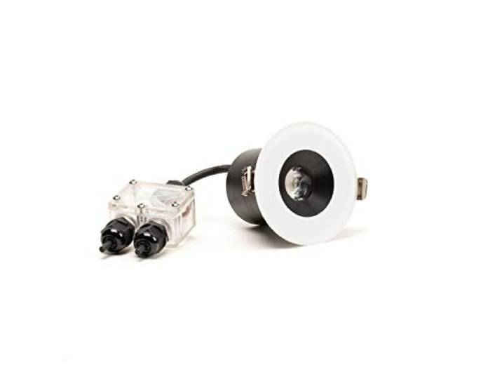 Konstsmide Flacher LED Deckeneinbaustrahler OUTDOOR Glasfront mit weißem Metallrand Ø11cm, ohne Trafo 240V, IP44