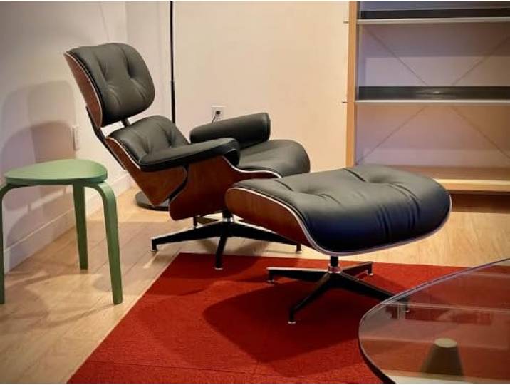 BIRCHFORM Echtleder Entspannungssessel mit Fußhocker & Ottomane Moderner Fernsehsessel Drehbar, Chaiselongue mit 105° Neigungswinkel & Gepolstertem Kissen für Wohnzimmer & Lounge