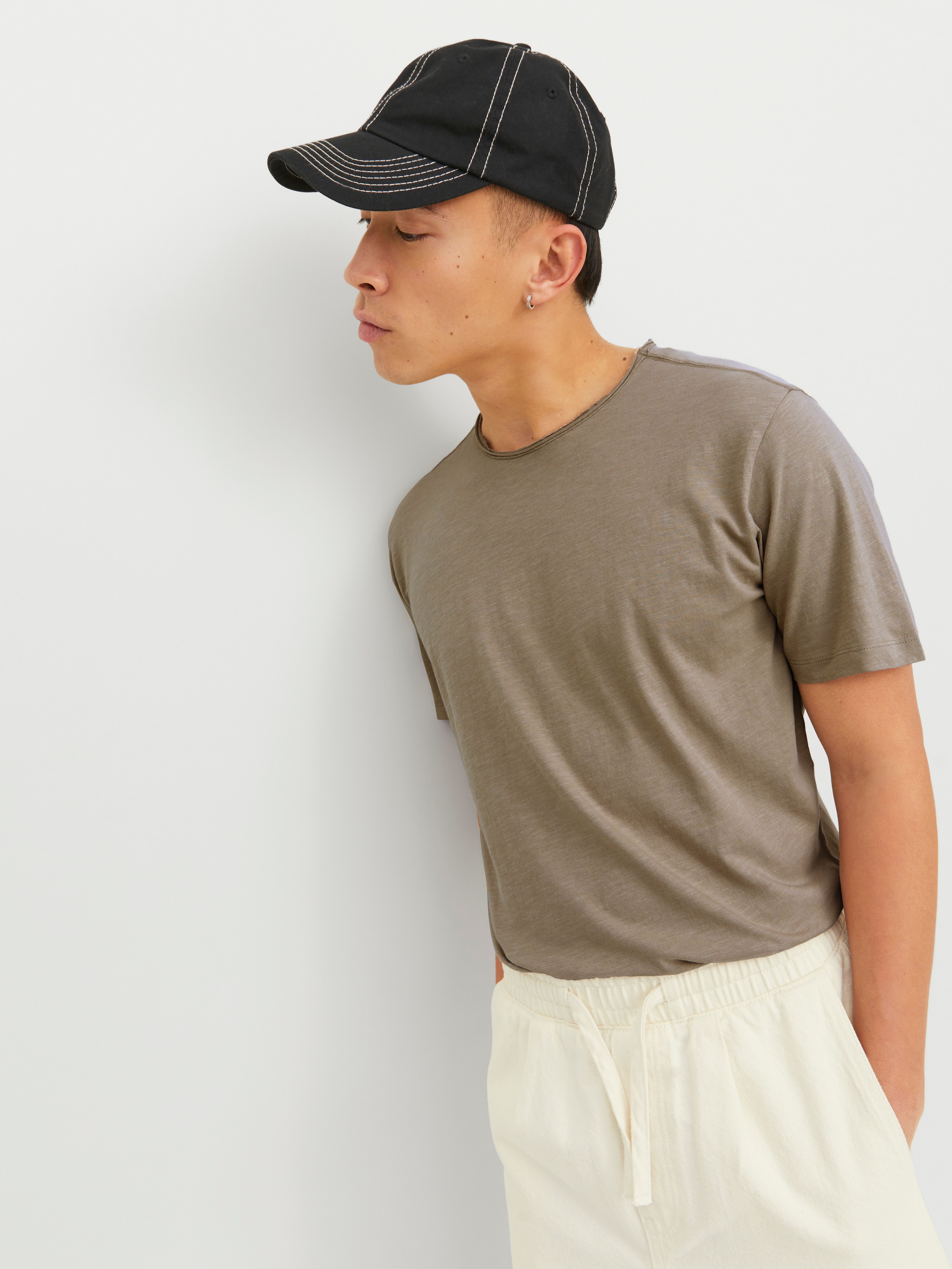T-Shirt JACK & JONES "BASHER TEE", Herren, Gr. S, braun (crockery), Jersey, Obermaterial: 100% Baumwolle, unifarben, normal Po-bedeckend, Rundhals, gerader Abschluss, Shirts T-Shirt, mit Rundhalsausschnitt