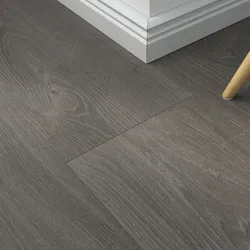 Laminat Sheffield Eiche schwarz – inkl. Dämmung & Fußleisten