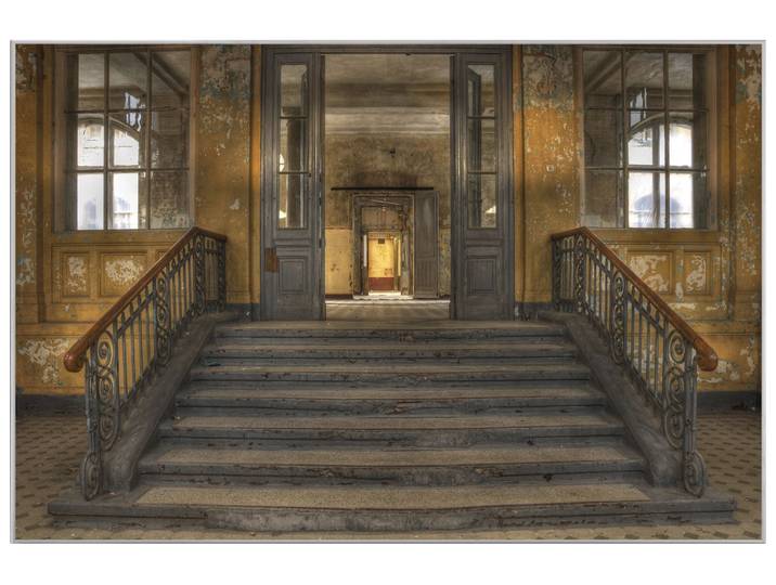 Bild mit Rahmen Lost Place Treppe 3 image LAND