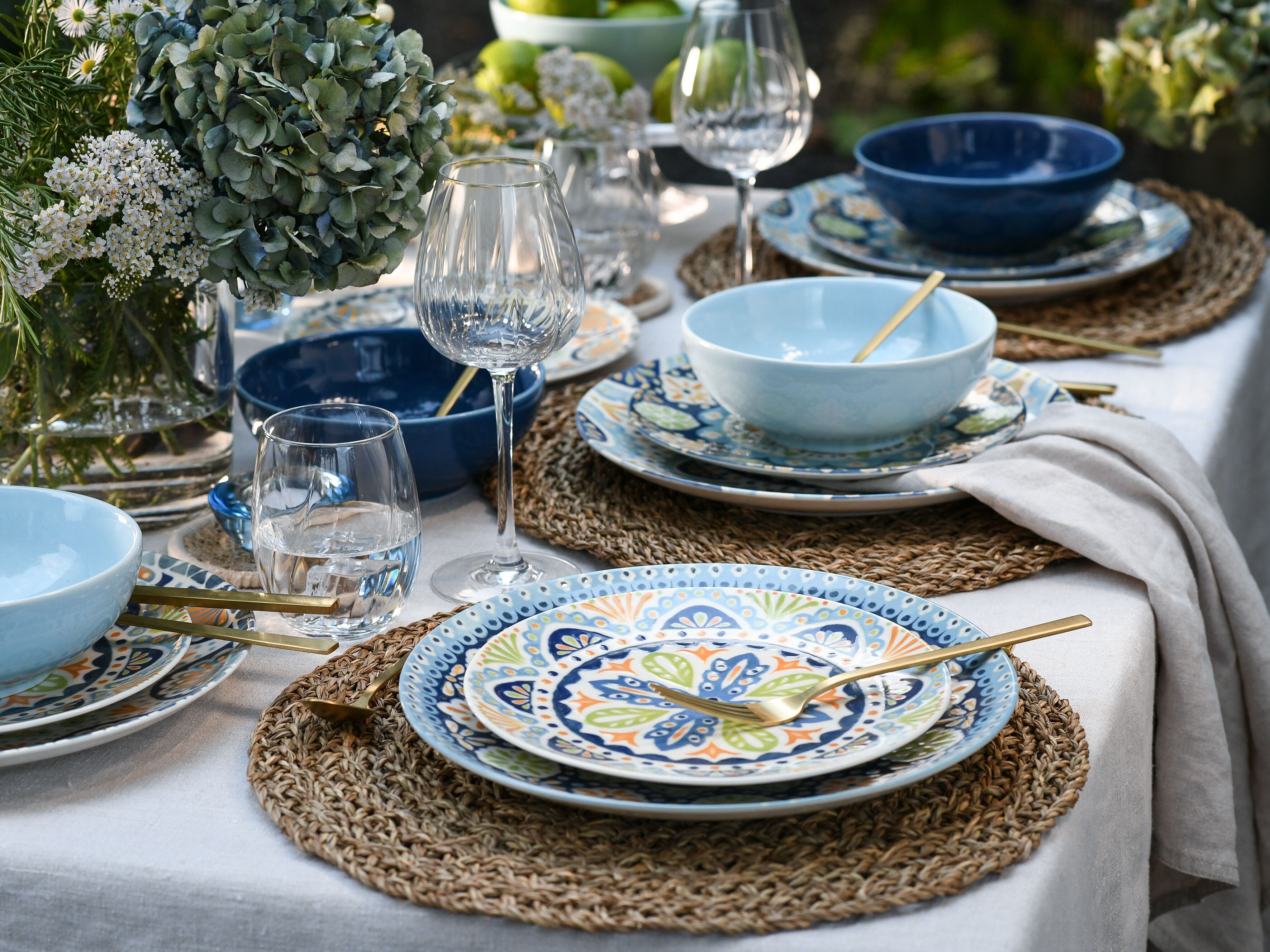Teller-Set CREATABLE "Patio, Geschirr-Set, 12-tlg.", bunt, 12, Steinzeug, Geschirr-Sets, Teller-Set, Hellblaue und blaue Farbglasuren, Hochwertiges Steinzeug