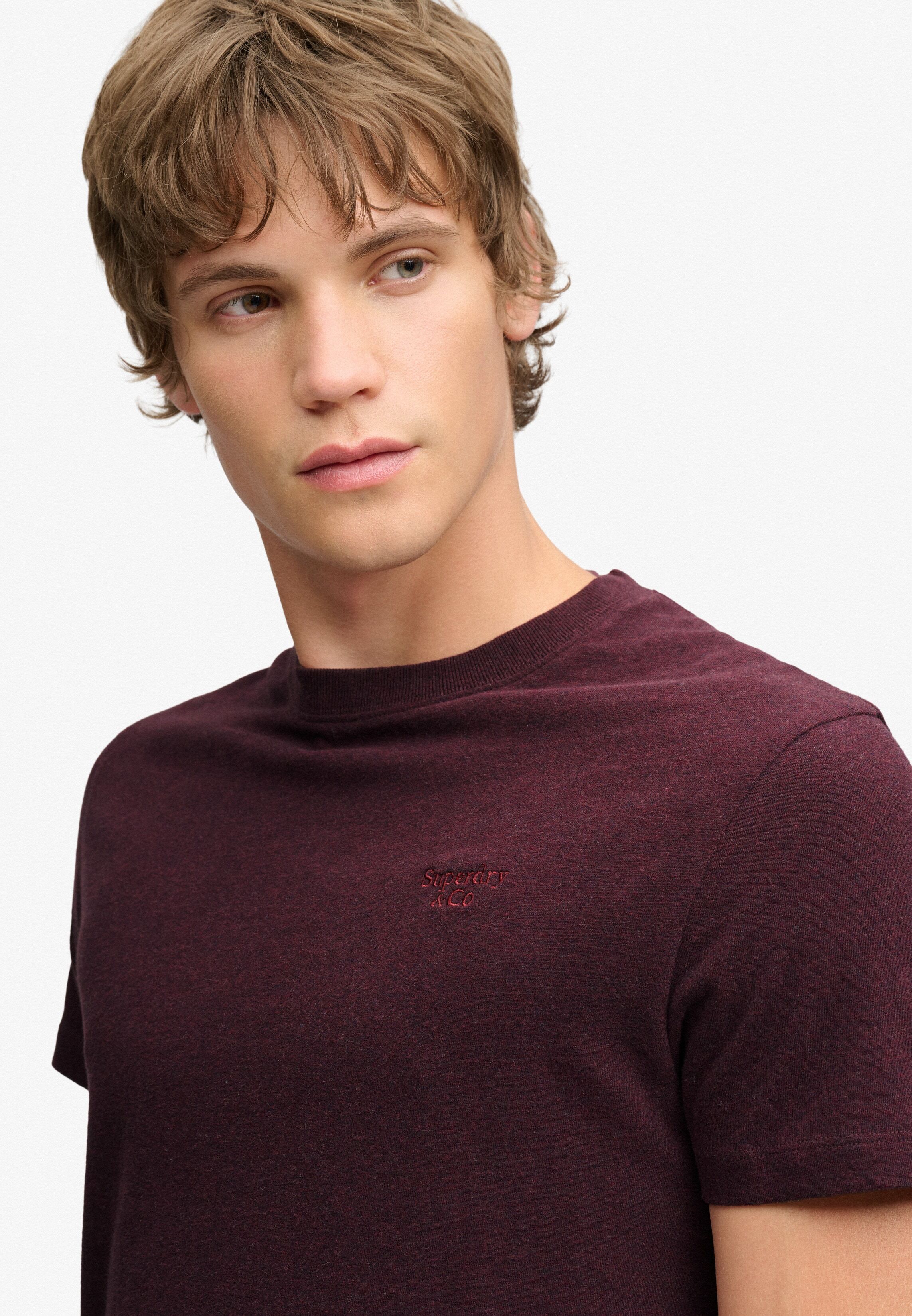 Rundhalsshirt SUPERDRY "ESSENTIAL SERIF LOGO EMB TEE", Herren, Gr. 3XL, tawny port marl, port, Single Jersey, Obermaterial: 100% Baumwolle, bedruckt, regular fit normal, Rundhals, Shirts Rundhalsshirt, Baumwolle, regular fit tawny port marl, port 3XL