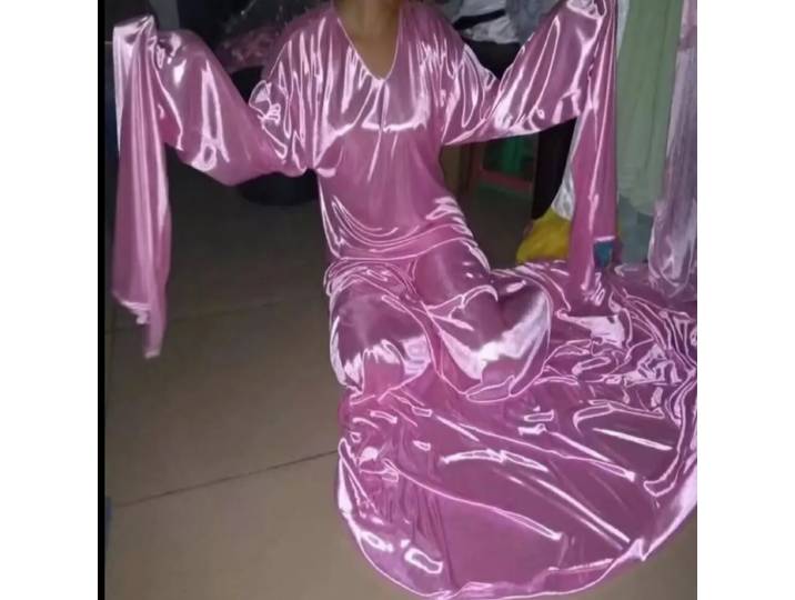 Robe de nuit unisexe ample et sexy en soie glacée ultra-lisse et douce, grande taille, style robe ample tendance
