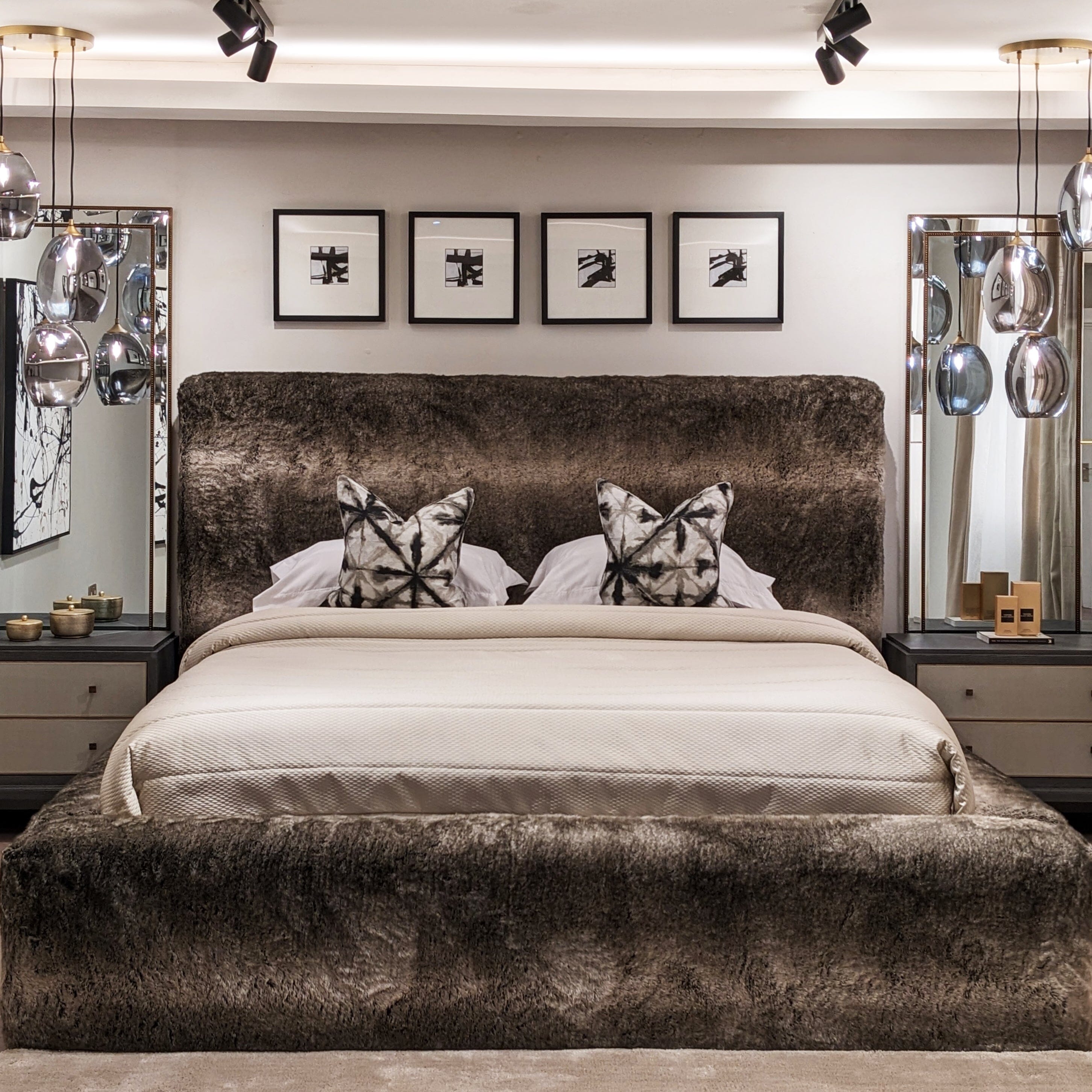 Arctic Wolf Luxury Chunky Faux Fur Bed, Emperor