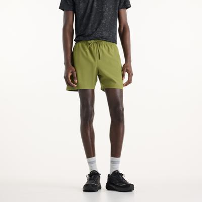 Laufshorts NEW BALANCE "SPORT ESSENTIAL SHORT 5", Herren, Gr. L, N-Gr, grün (sport grün (gee)), Obermaterial: 100% Polyester, Hosen, für Laufen und Fitness, in sportlichem Stil, feuchtigkeitsabweisend