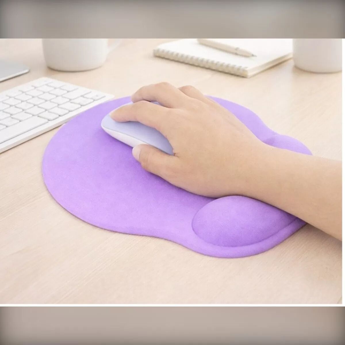 INF Büro-Silikon-Mauspad mit ergonomischer Lycra-Handgelenkauflage – Lila, Anti-Rutsch-Handgelenkstütze, 25cm x 22.5cm x 2.2cm