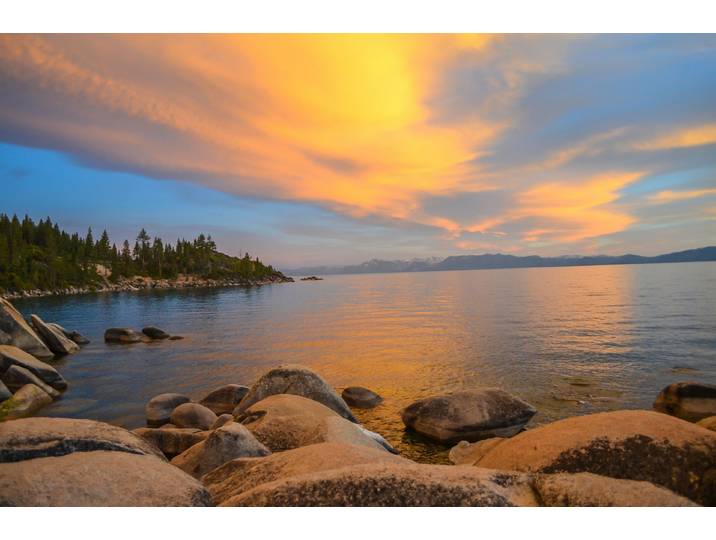 Fototapete PAPERMOON LAKE TAHOE-STRAND KLIPPEN FELSEN WALD SEE SONNE GEBIRGE , bunt, B:3,5m L:2,6m, Vlies, Tapeten, Fototapete