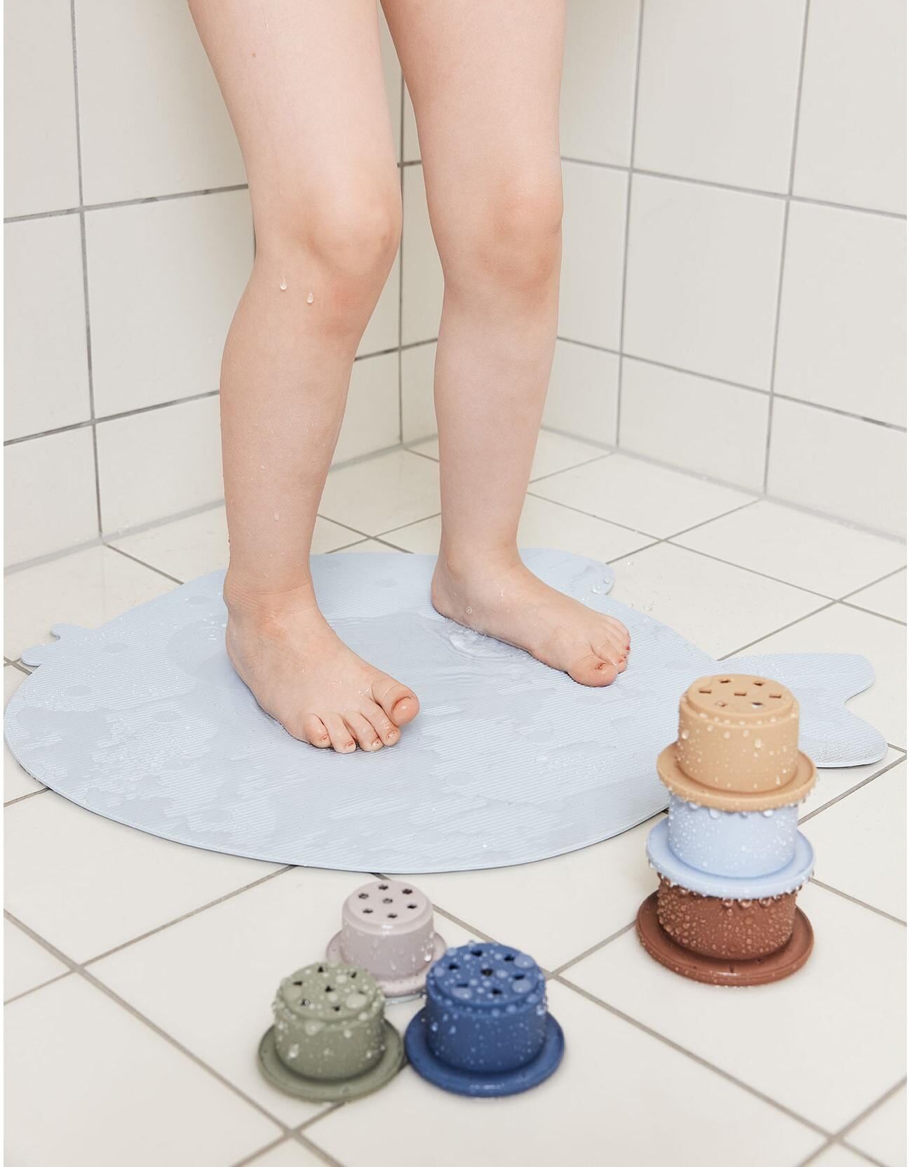 Duscheinlage OYOY "Little Finn Hellblau", blau (hellblau), B:43,5cm L:52cm, Kunststoff, Wanneneinlagen, Duscheinlage hellblau B/L: 43,5cm x 52cm