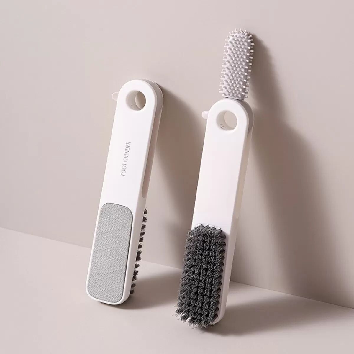 INF 3-in-1 Fußschrubber: Zehenzwischenraum-Reinigungsbürste & Peeling-Hornhautentferner Weiß