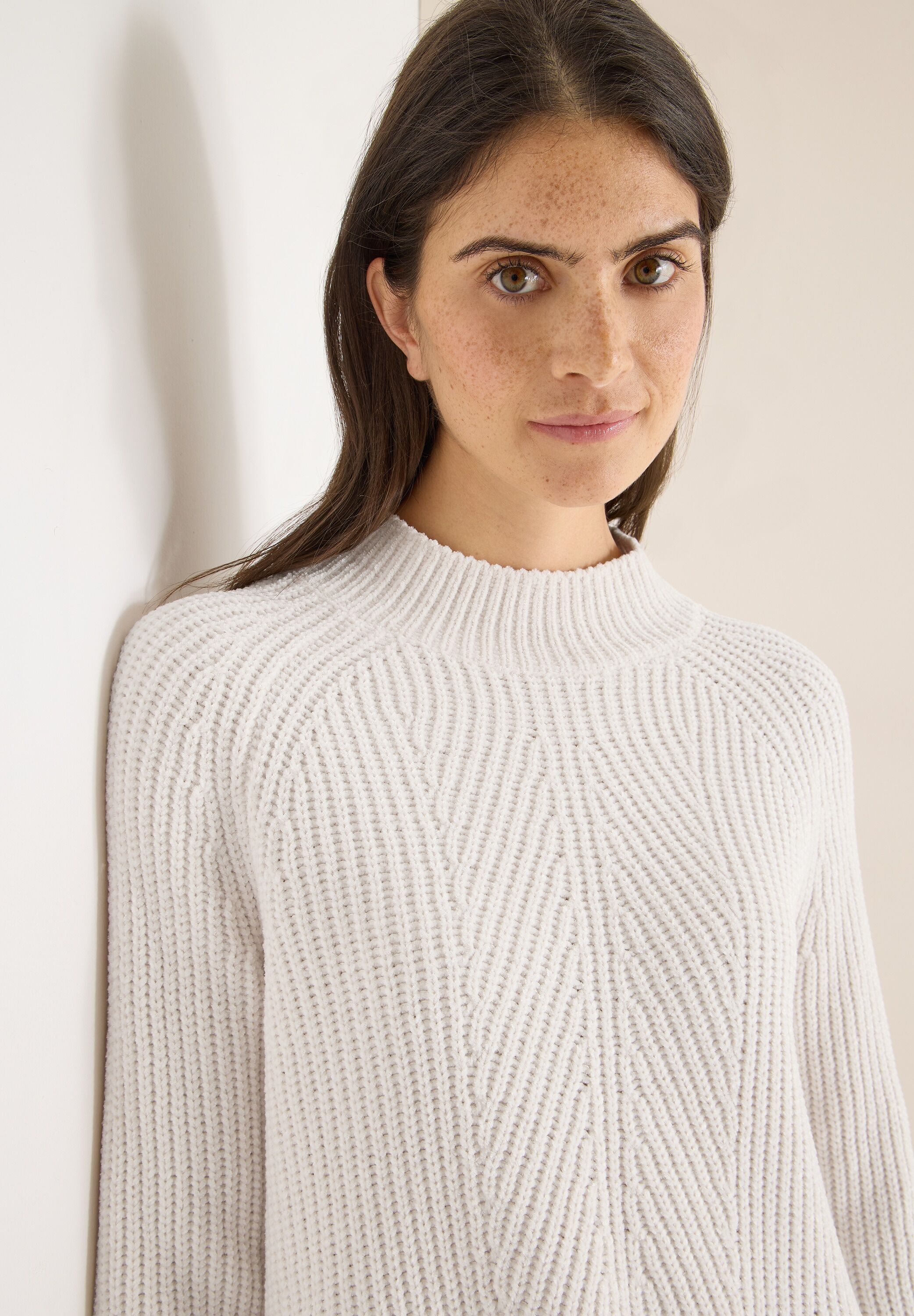 Stehkragenpullover CECIL, Damen, Gr. L (42), weiss (light greige), Strick, Obermaterial: 87% Polyester, 13% Baumwolle, unifarben, lässig geschnitten hüftbedeckend, Rundhals, Pullover Stehkragenpullover, mit feiner Struktur light greige L (42)