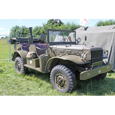 Fototapete PAPERMOON "Vintage Militär Jeep", bunt, B:4,5m L:2,8m, Vlies, Tapeten