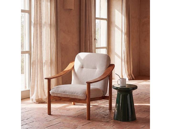 Fauteuil beige et pieds en bois de frêne massif foncé