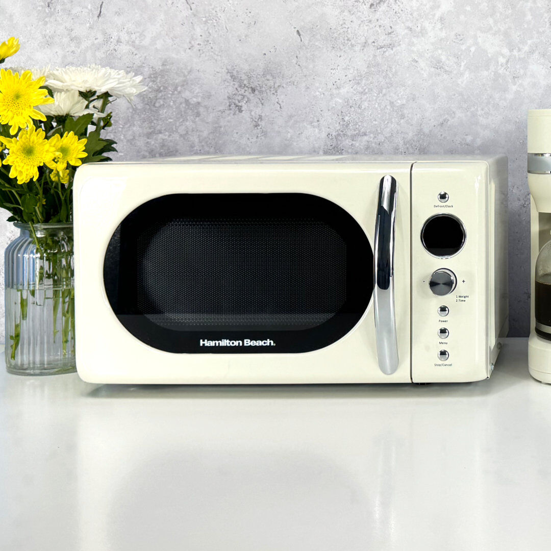 Hamilton Beach 20L Retro Microwave Cream 26.2cm H X 45.2cm W X 35.2cm D