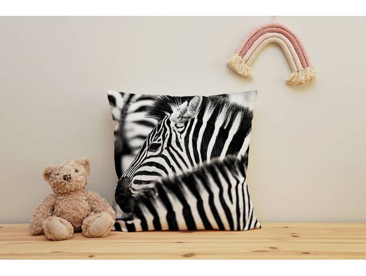 Dekokissen QUEENCE Zebra Herde , schwarz (schwarz, bedruckt), B:40cm H:1cm L:40cm, Polyester, Dekokissen_Sitzkissen_Kissenhüllen, Dekokissen, Kissenhülle mit HD Premium Druck, geruchsneutral, 40x40cm