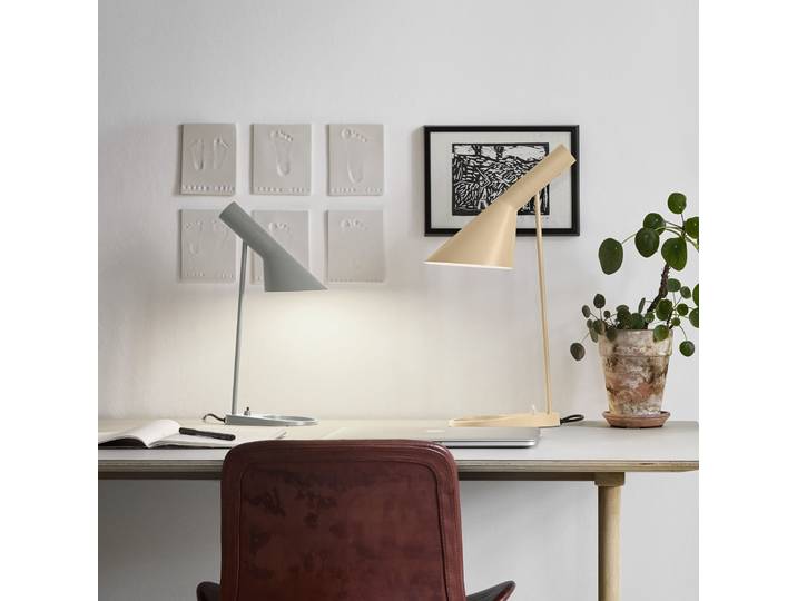 AJ Tischleuchte Warm Grey - Louis Poulsen - Wohnzimmer - Design - Metall - Einflammig