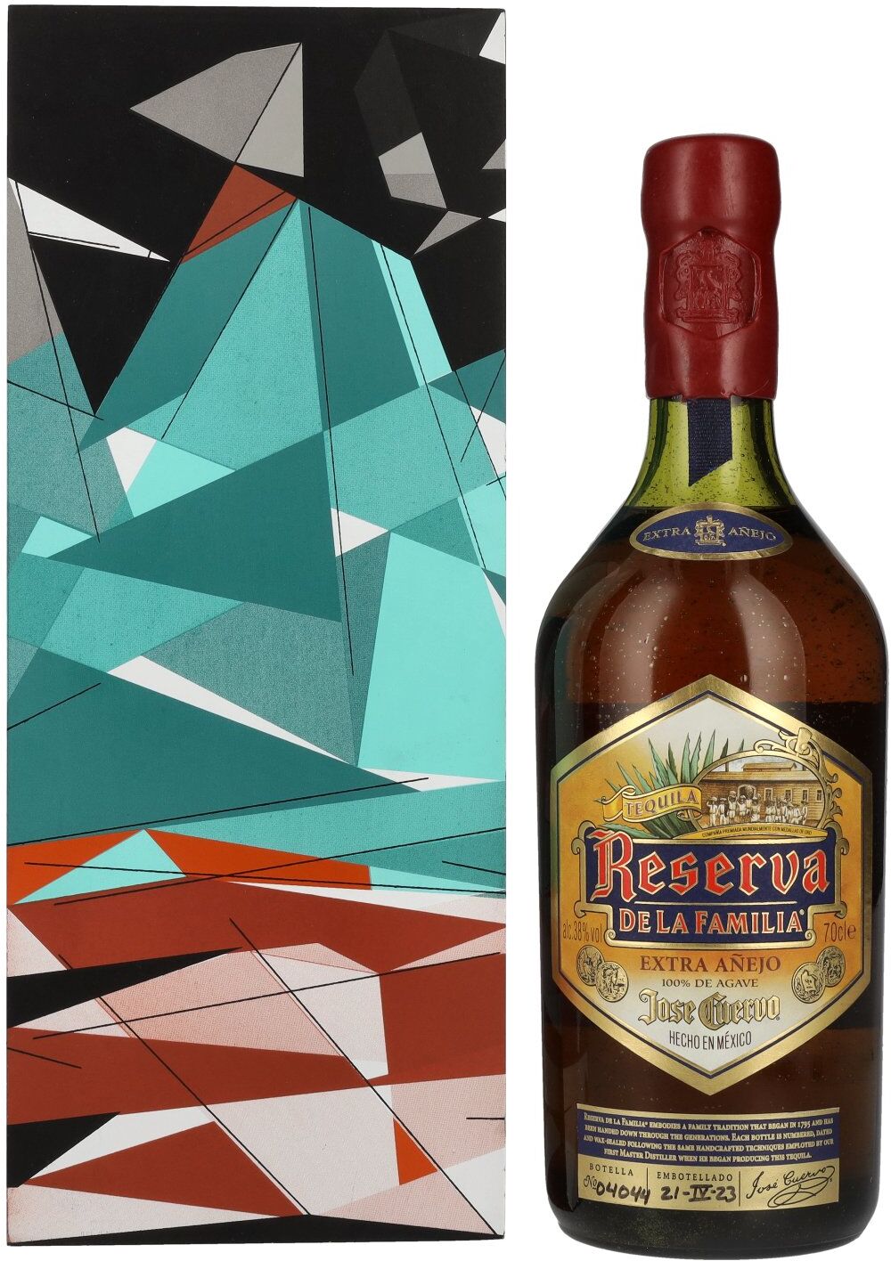 José Cuervo Reserva de la Familia EXTRA AÑEJO 100% de Agave Tequila 2023 38% Vol. 0,7l in Holzkiste