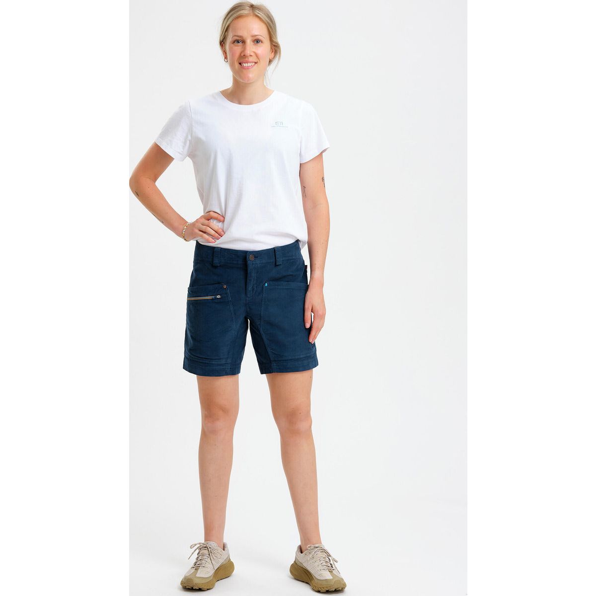 Elevenate Women Après Cord Shorts insignia blue (002) XL 445-23002006