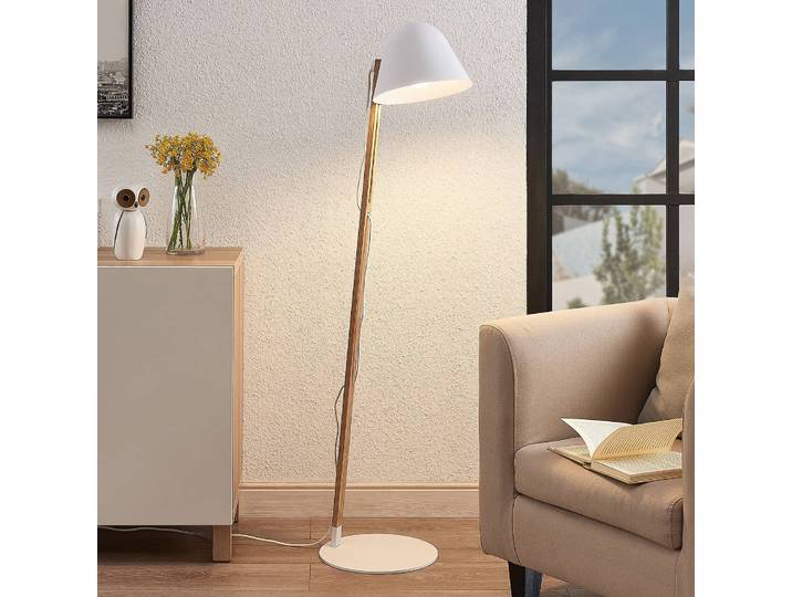 Stehlampe Tetja Lindby, Holz hell, für Wohn- / Esszimmer, Metall, Skandinavisch