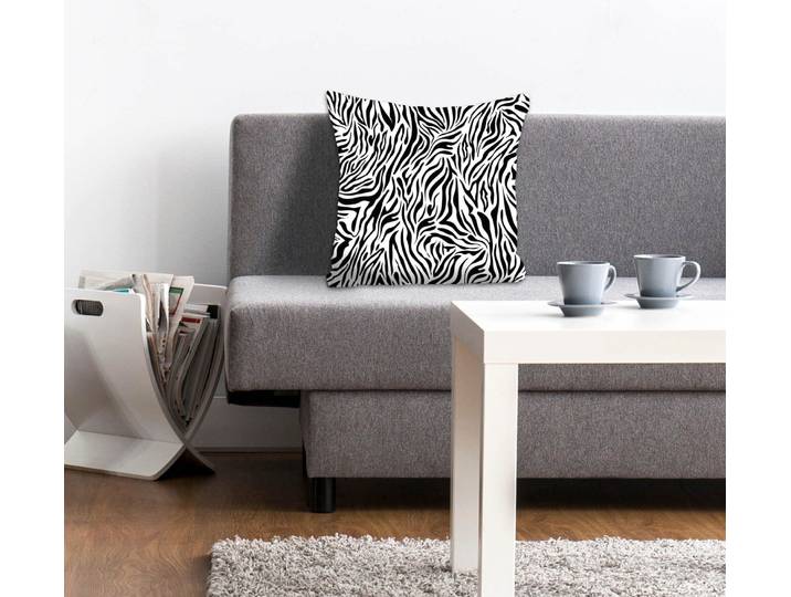 Dekokissen QUEENCE Finn , schwarz (schwarz, bedruckt), B:40cm L:40cm, Polyester, Dekokissen_Sitzkissen_Kissenhüllen, Dekokissen, Kissenhülle,Zebra-Fell,Tiermuster,Geometrisch,Schwarz-Weiss,Naturmotiv