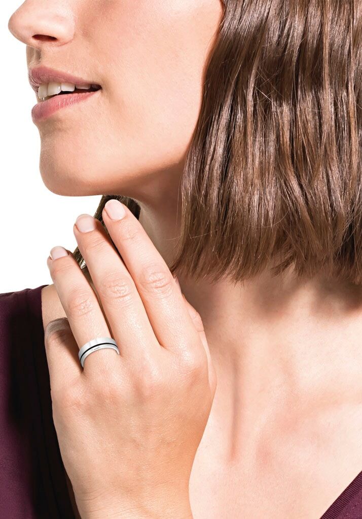 Fingerring AMOR "Uni Chic" Gr. 64, schwarz (silbefarben, schwarz), Fingerringe, Damen, 64, Edelstahl, 6mm, Fingerring silbefarben, schwarz 64, Edelstahl, 6mm