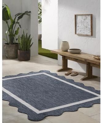 Livabliss Miami Beach Traditional Indoor / Outdoor Area Rug