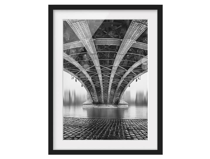 Tableau déco Under The Iron Bridge I Pin massif, verni mat Noir 40 x 55cm