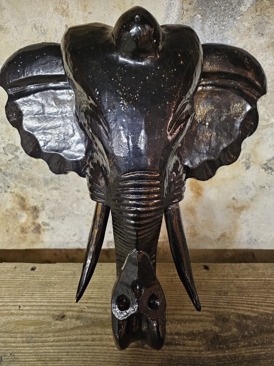 Olifant hoofd beeld voor op tafel