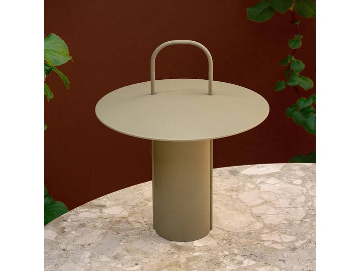Ray Portable Tischleuchte Dusty Green - Audo Copenhagen - Wohnzimmer - Design - Metall - Mit Schirm