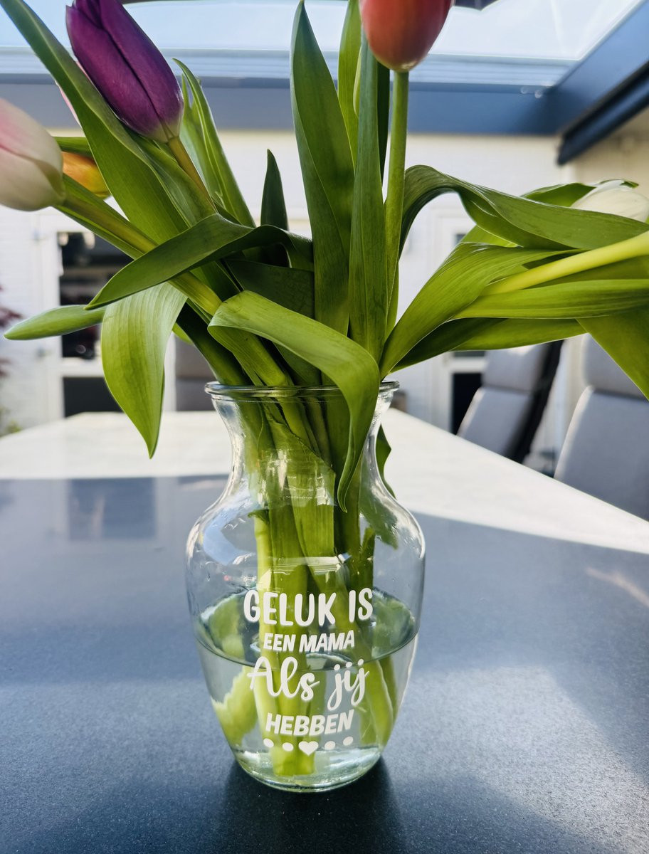 Decoratieve vaas met tekst voor Moederdag of verjaardag van moeder