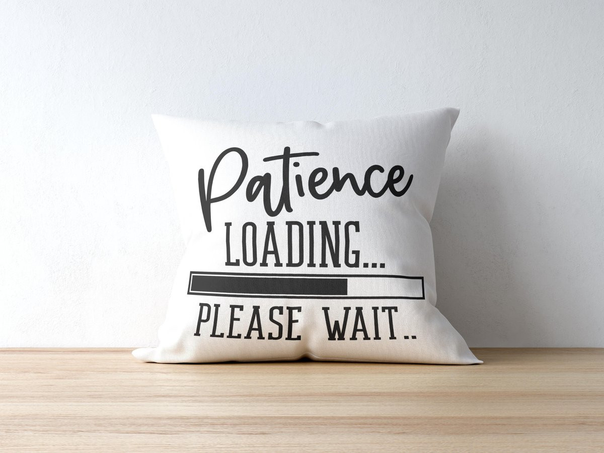Sierkussen met tekst Patience Loading Please Wait - Grappig kussen voor volwassenen