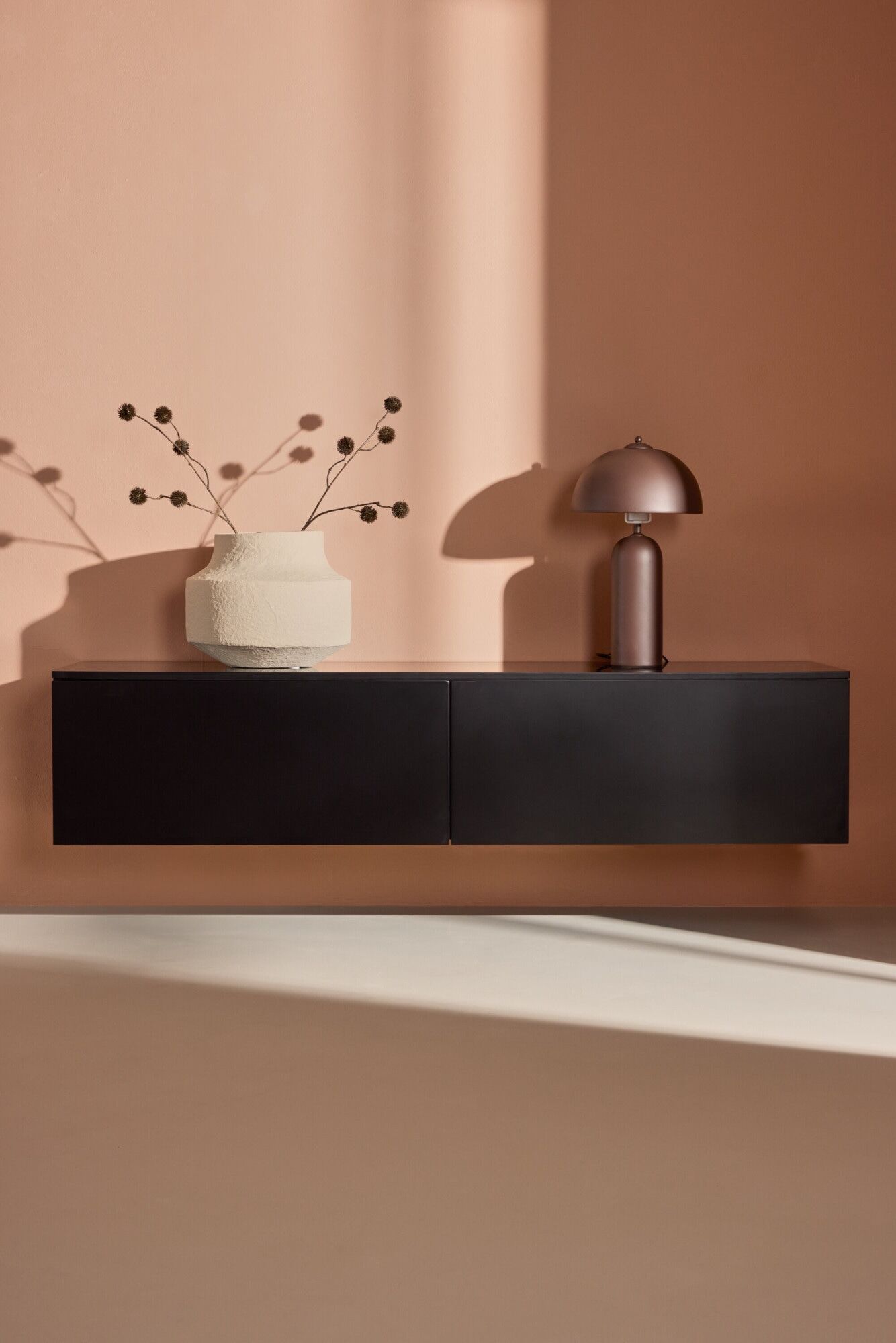 Lowboard VENTURE HOME "Frihamn", schwarz, B:160cm H:35cm T:45cm, MDF, Sideboards, Lowboard, Lowboard, kultiviert, geräumig, modern