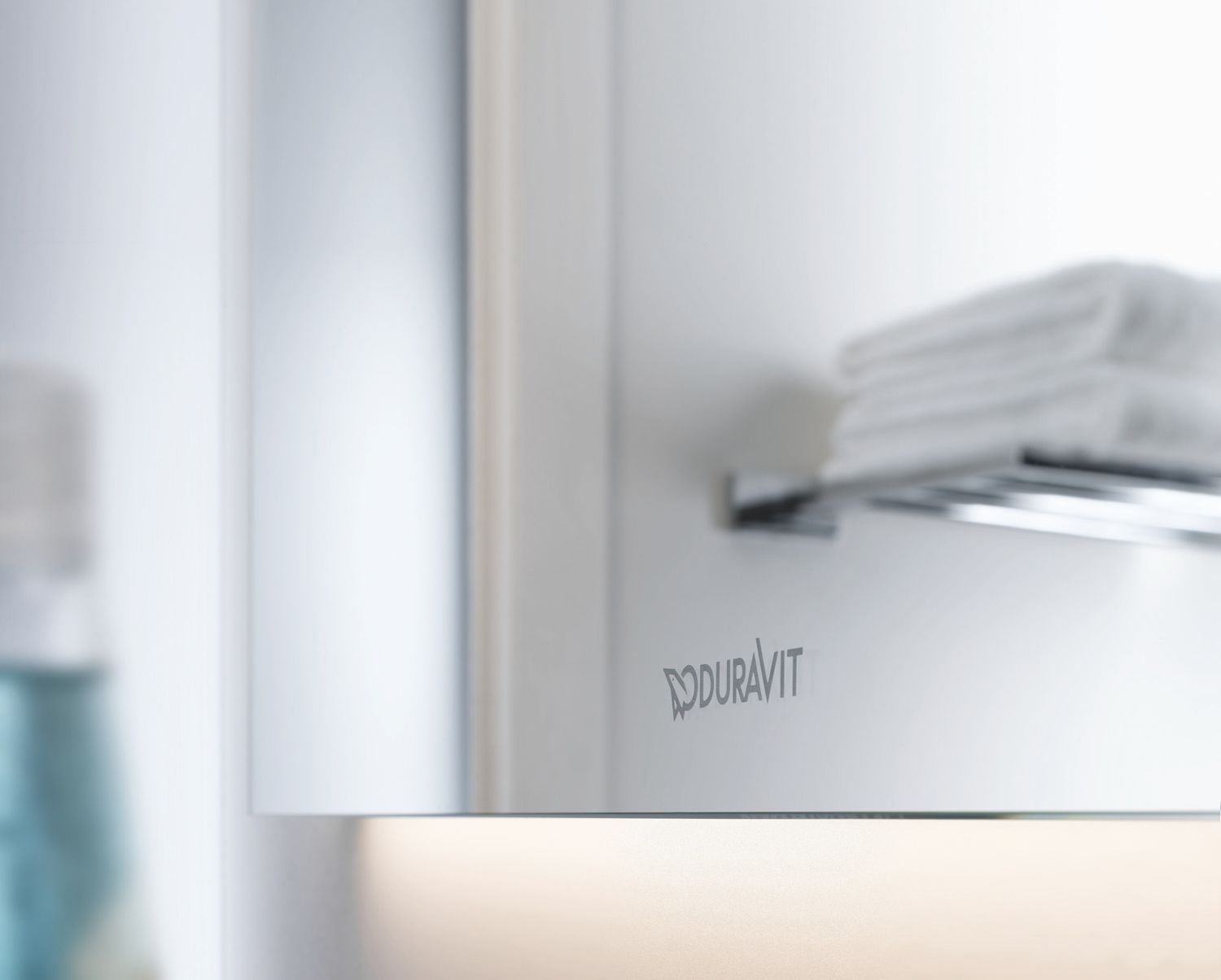 Duravit Badspiegel ""Better"" mit LED-Lichtfeldern seitlich in 130 x 70 cm"