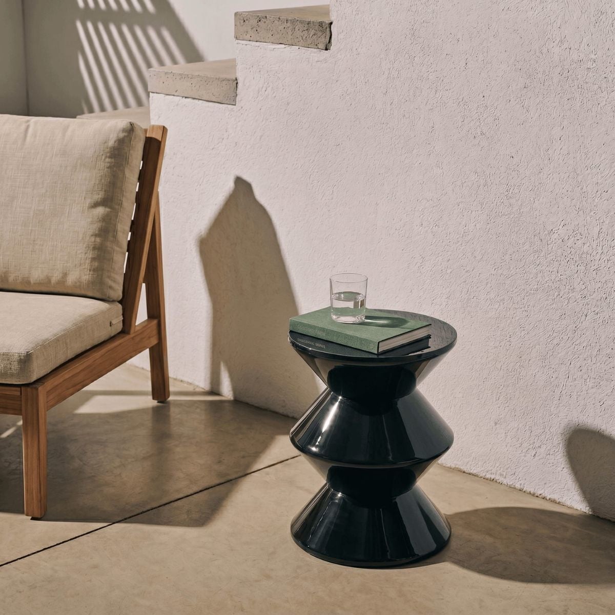 Kick bijzettafel Lotus - Zwart - Organisch design