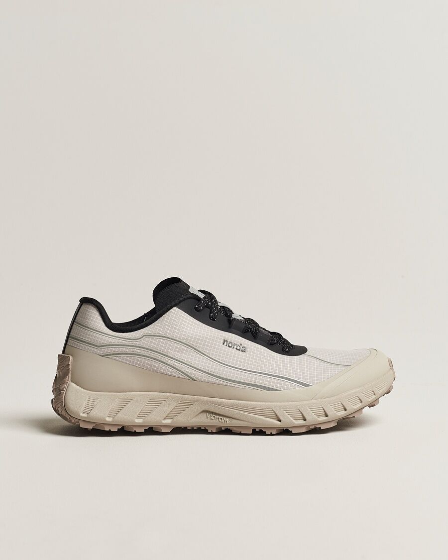 Norda 002 Running Sneakers Cinder