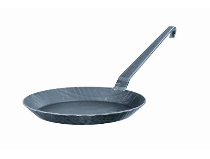 RÖSLE Bratpfanne Schmiedeeisern Serie 1888, Hochwertige schmiedeeiserne Bratpfanne für knusprige Bratkatoffeln und kurzgebratenes Fleisch, Hakenstil, Grill- und Induktionsgeeignet, Schwarz, 24 cm