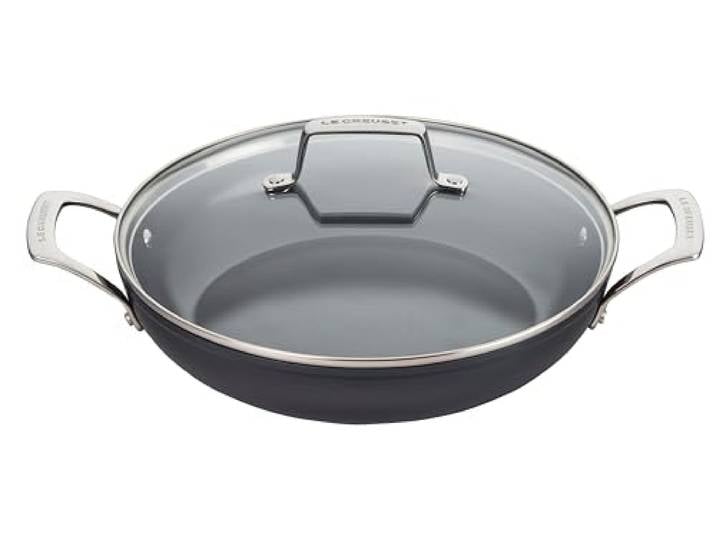 Le Creuset Essential Antihaft-Keramik-Schmorpfanne Pfanne mit Glasdeckel, 3,5 qt. ​