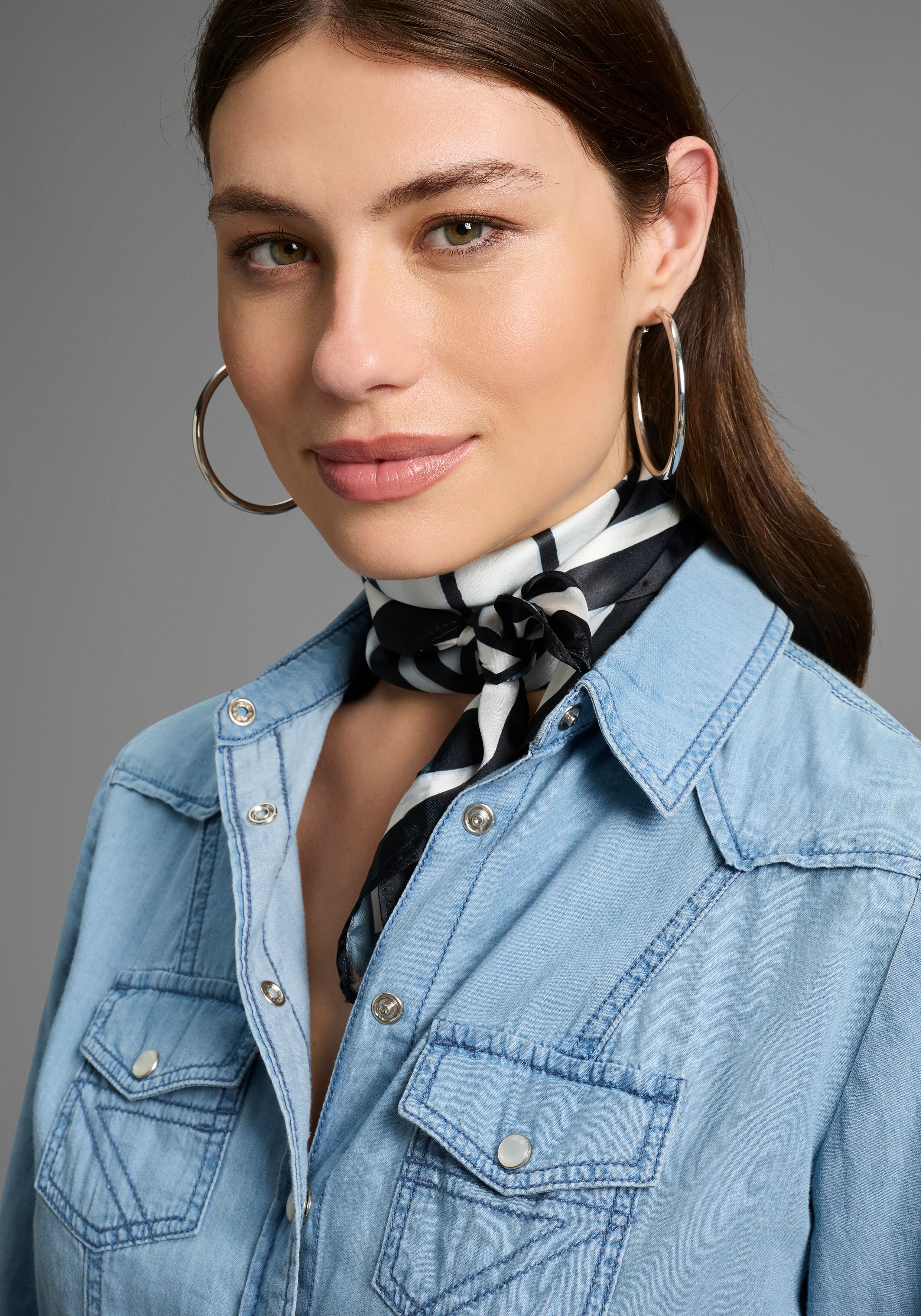 Nickituch LAURA SCOTT, Damen, schwarz-weiss (weiß, schwarz), Satin, Polyester, bedruckt, gemustert, gestreift, Modetücher Nickituch, mit modischem Streifen-Allover-Druck weiß, schwarz Einheitsgröße